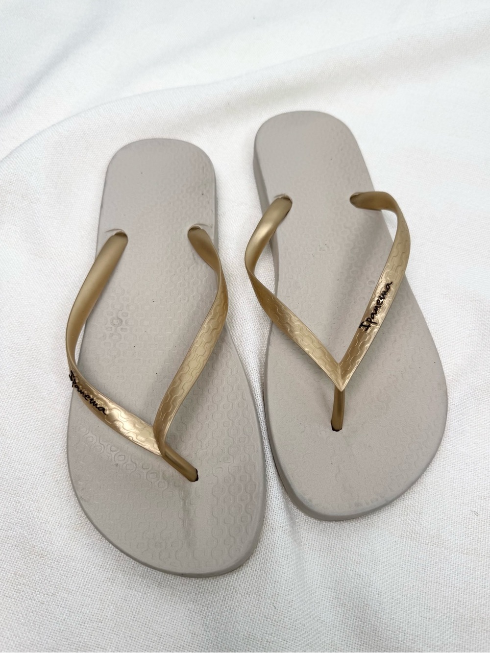 Ipanema Thong Flip Flop Sandals Womens US 10 Beige Tan Gold Straps